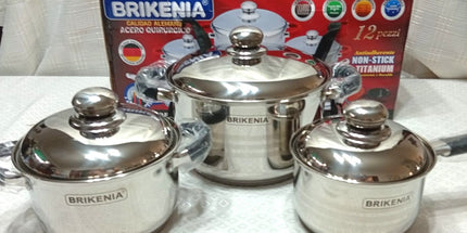 Set Brikeina de dos ollas con tapa de 24x14.5cm y 20x12,5 cm más caserola con tapa 16x10.5 cm. Inluye un utensillo