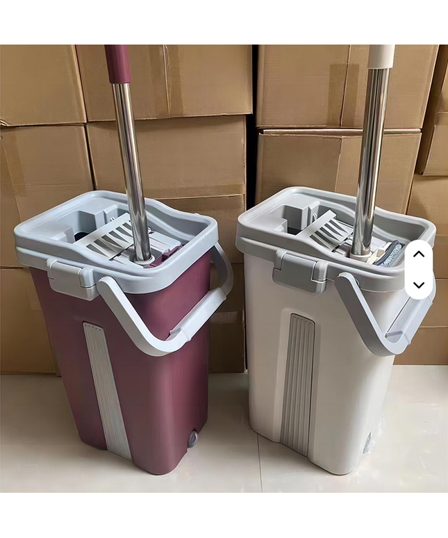 Limpiador de piso rectangular con base de microfibra giratorio con balde escurridor automatico en plastico y mango en acero inoxidable. Medidas en las imágenes