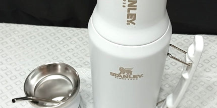 Termo STANLEY con manija de acero inoxidab de 1.2Litros con con mate y bombilla c