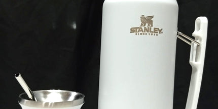 Termo STANLEY con manija de acero inoxidab de 1.2Litros con con mate y bombilla c