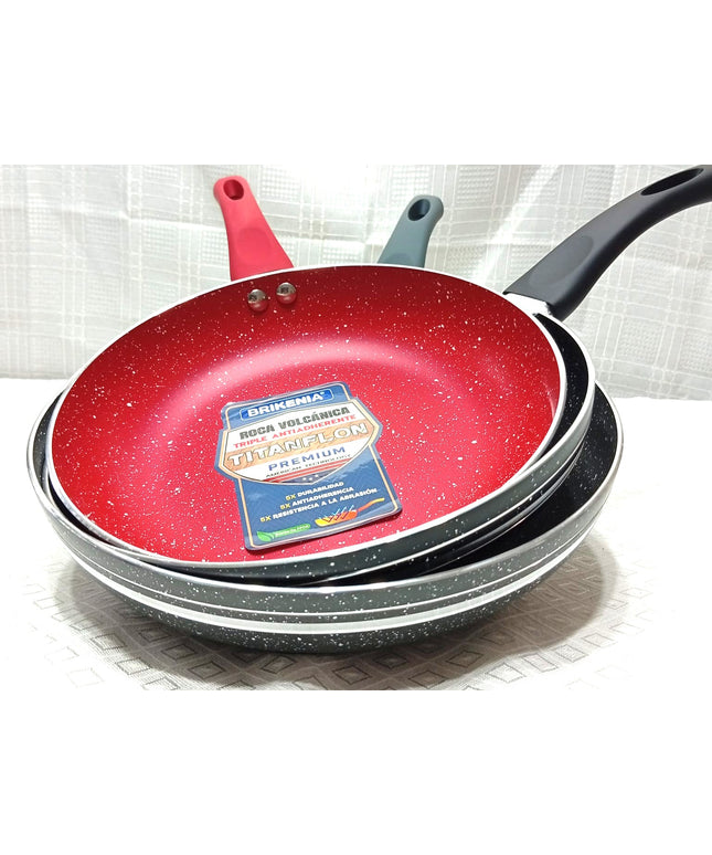 Set de 3 sarténes de teflón BRIKEINA de distintas dimensiones y un utensillo
