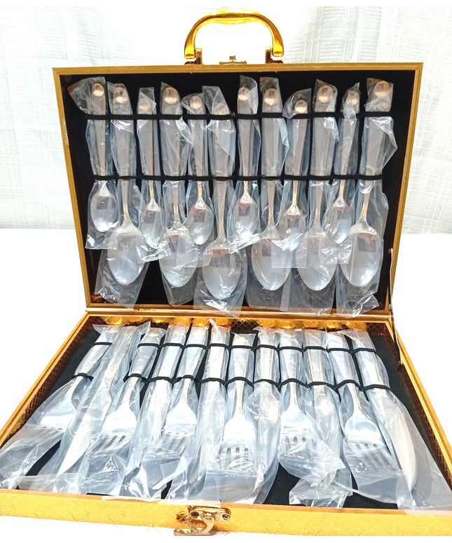 Cubiertos Rosmania caja de 24 unidades de acero inoxidablecon detalles dorados