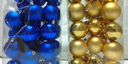 Caja con 30 adornos navideños