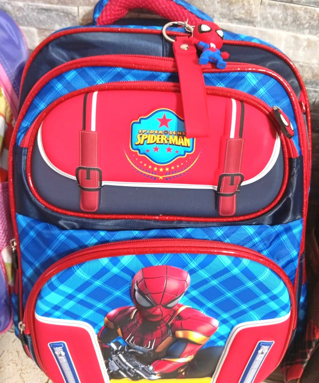 Mochila PRIMARIA tamaño oficio. Colores y motivos distintos. Con su llavero!