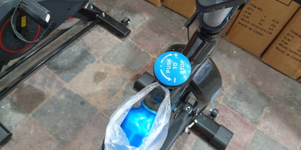 Bicicleta de Spinning silenciosa, equipo de Fitness con volante de inercia grande