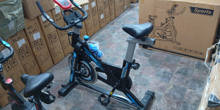 Bicicleta de Spinning silenciosa, equipo de Fitness con volante de inercia grande