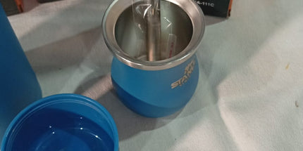 Termo de 1 litro media manija con pico vertedor, mate y bombilla