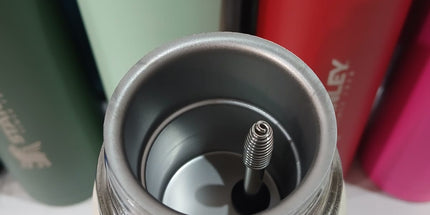 Termo doble propósito AUTOSEBANTE Y CON PICO VERTEDOR de 750cc