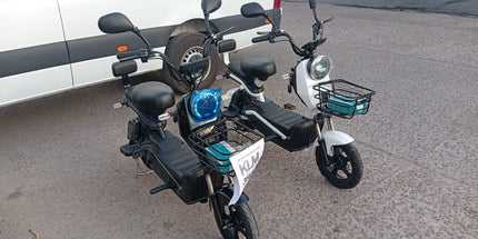 Moto eléctrica Modelo KLM 35 Km/h 200kg 25Km de autonomía, batería de ácido, pantalla LCD