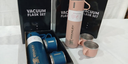 Termo 500 cc con 3 tazas chicas en distintos colores
