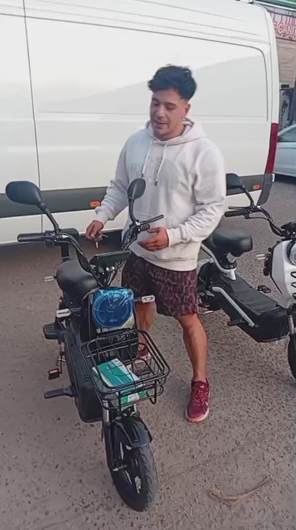 Moto eléctrica Modelo KLM 35 Km/h 200kg 25Km de autonomía, batería de ácido, pantalla LCD